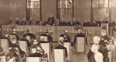 99668 Afbeelding van de ontvangst van enkele hoogwaardigheidsbekleders en deelnemers aan de zevende Katholiekendag te ...